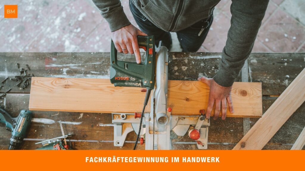 Erfahren Sie mehr über die Herausforderungen bei Fachkräftegewinnung im Handwerk: Welche Lösungsansätze Handwerksbetriebe einsetzen können, um qualifizierte Fachkräfte zu gewinnen und zu halten.